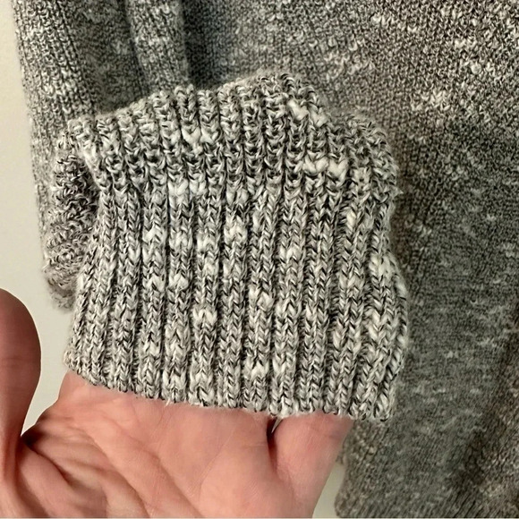 Torrid Criss Cross Gray Marled Long Sleeve Sweater Size 1 or 1X - Picture 8 of 11